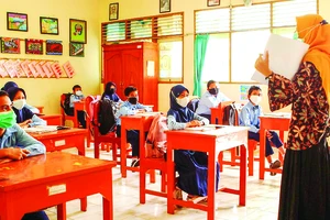 Một lớp học trực tiếp ở khu vực chưa bùng dịch Covid-19 tại Indonesia