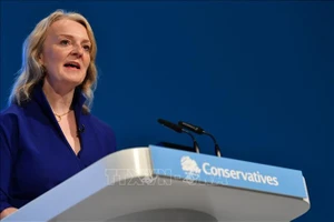 Bộ trưởng Thương mại Quốc tế Anh Liz Truss phát biểu tại Manchester, tây bắc nước Anh. Ảnh tư liệu: AFP/TTXVN
