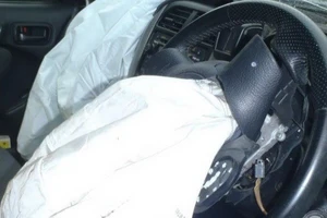 Túi khí Takata có thể khiến người ngồi trên xe bị thương nghiêm trọng sau khi bung ra. Ảnh: abc.net.au