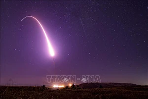 Tên lửa đạn đạo liên lục địa Minuteman III của Mỹ được phóng thử từ căn cứ không quân Vandenberg, California, Mỹ, ngày 2-10-2019. Ảnh tư liệu: AFP/TTXVN