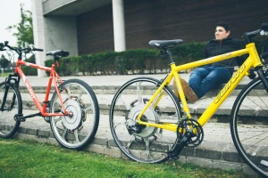 Bánh xe đạp biến trọng lượng người lái thành lực đẩy