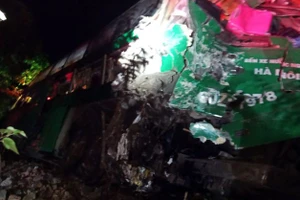 Xe tải và xe khách tông nhau trên Quốc lộ 1 đoạn qua Khánh Hòa, 3 người chết, 8 người bị thương