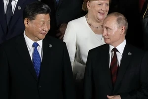 Tổng thống Nga Vladimir Putin và Chủ tịch Trung Quốc Tập Cận Bình cùng các nhà lãnh đạo thế giới tại Hội nghị thượng đỉnh G20 ở Osaka, Nhật Bản. Ảnh: Reuters