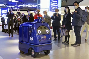 Robot giao hàng tại Nhật Bản chính thức hoạt động