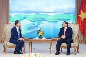 Thủ tướng Phạm Minh Chính tiếp Đại sứ Vương quốc Campuchia Chay Navuth. Ảnh: TTXVN