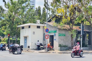 Nhà vệ sinh công cộng không thu phí trên đường Tôn Thất Tùng, quận 1, TPHCM