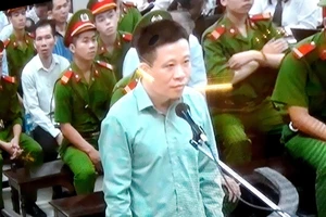 Cựu chủ tịch OceanBank Hà Văn Thắm xin “gánh” hết tội cấp dưới