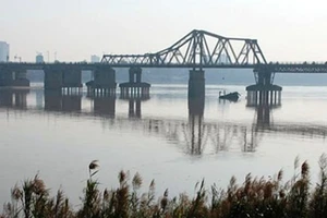 Cầu Long Biên nơi từng phải gánh chịu nhiều bom đạn thời chiến tranh