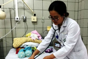 2 trẻ sơ sinh ở Bắc Ninh chuyển lên Bệnh viện Bạch Mai ra viện