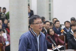 Bị cáo Trịnh Xuân Thanh, nguyên Chủ tịch Hội đồng quản trị, Tổng Giám đốc PVC trả lời Hội đồng xét xử tại phần kiểm tra căn cước. Ảnh: TTXVN