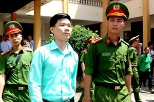 Bác sĩ Hoàng Công Lương bị đề nghị từ 30-36 tháng tù treo