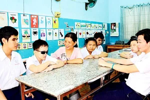 Tuyên dương 63 thầy cô giáo tiêu biểu dạy học sinh khuyết tật