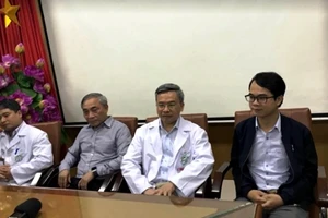 Bệnh viện Bạch Mai họp báo, bác sĩ Phong xin lỗi vì những phát ngôn tại chùa Ba Vàng