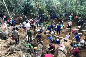 Số người tìm kiếm đá quý tại khu vực núi đá Liễu Đô đã giảm bớt