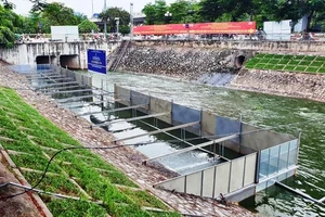 Đoạn sông Tô Lịch đang được thử nghiệm làm sạch bằng công nghệ Nhật Bản