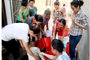 Lập 3 đoàn lưu động xét nghiệm nước tại 6 quận huyện ở Hà Nội