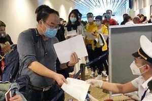 Bắt buộc khách nhập cảnh từ Hàn Quốc vào Việt Nam phải khai báo y tế