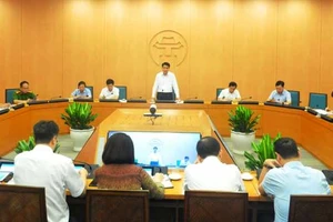 Ông Nguyễn Đức Chung, Chủ tịch UBND TP Hà Nội chủ trì phiên họp phòng, chống dịch Covid-19 vào sáng 9-8