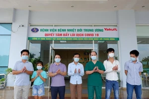 1 người đi chợ và 2 nhân viên y tế ở Đà Nẵng mắc Covid-19