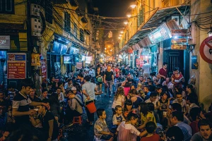 Yêu cầu các bar đông người ở khu phố cổ Tạ Hiện dừng hoạt động để phòng chống dịch Covid-19