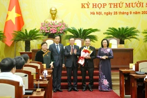 Bãi nhiệm ông Nguyễn Đức Chung, bầu ông Chu Ngọc Anh làm Chủ tịch UBND TP Hà Nội