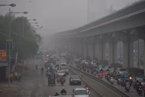 Chất lượng không khí ở Hà Nội lại cảnh báo đỏ, nguy hại sức khỏe