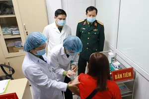 Hà Nội bắt đầu tiêm thử nghiệm giai đoạn 2 vaccine Nano Covax
