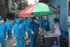 14 cán bộ y tế ở Phúc Yên khai báo có tới quán bar karaoke Sunny