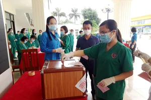 “Tâm dịch” Bắc Giang, người dân lạc quan đi bỏ phiếu