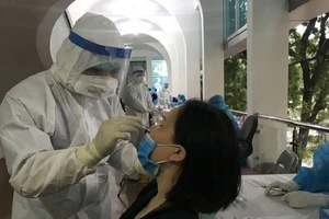 Hà Nội tiếp tục phát hiện người mắc Covid-19 ở cộng đồng, chuẩn bị oxy cho 40.000 ca mắc