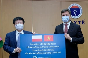  Ba Lan trao tặng Việt Nam hơn 500.000 liều vaccine AstraZeneca
