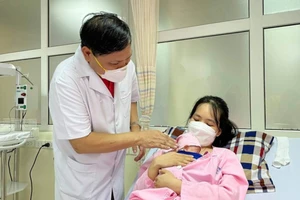 Kỳ tích bác sĩ Việt Nam: Nuôi dưỡng thành công trẻ sinh non nhỏ như chiếc xi lanh