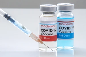 Tiêm mũi 3 vaccine Moderna với liều 0,25ml bằng nửa liều cơ bản
