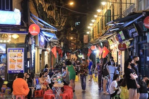 Hàng quán ăn uống ở Hà Nội được mở cửa tới sau 21 giờ hàng ngày