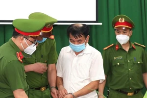 Bắt Giám đốc CDC Hà Giang và 2 thuộc cấp vì nhận tiền của Việt Á