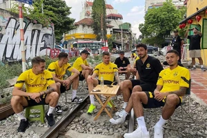 Làm rõ việc một số cầu thủ CLB Borussia Dortmund “check in” ở khu vực bị cấm