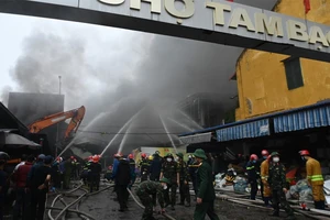 Cháy lớn tại chợ Tam Bạc nổi tiếng ở Hải Phòng