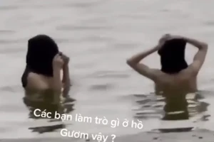 Thực hư vụ 2 cô gái "tắm tiên" ở Hồ Gươm