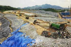Chủ tịch TP Hà Nội muốn xử lý khu chôn lấp rác thải lớn nhất Thủ đô thành công viên