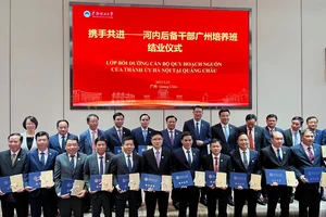 20 cán bộ chủ chốt của Hà Nội hoàn thành lớp bồi dưỡng quy hoạch nguồn tại Quảng Châu, Trung Quốc