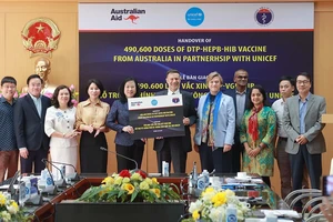  Australia hỗ trợ Việt Nam 490.600 liều vaccine “5 trong 1”
