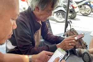Hà Nội: Đề nghị giảm giá điện thoại di động 4G và giá cước cho hộ nghèo, cận nghèo 