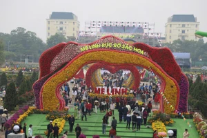 Rực rỡ Festival hoa Mê Linh - lễ hội hoa lớn nhất miền Bắc