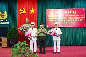 Hai lãnh đạo Cảnh sát PCCC tỉnh Thừa Thiên - Huế nhận quyết định giữ chức vụ Phó Giám đốc Công an tỉnh