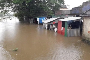 Nhiều khu vực tại Thừa Thiên - Huế bị chia cắt vì mưa lũ