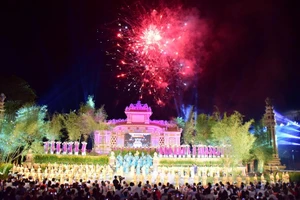 Lộng lẫy đêm khai mạc Festival nghề truyền thống Huế 2019.