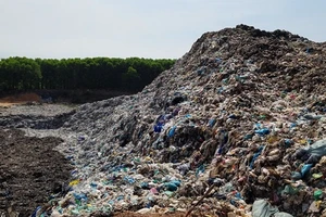 Bãi chôn lấp rác thải Thủy Phương có quy mô lớn nhất tỉnh Thừa Thiên - Huế dự kiến sẽ đóng cửa vào năm 2020 theo quy hoạch chất thải rắn. ​