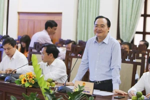 Bộ trưởng Phùng Xuân Nhạ phát biểu tại buổi làm việc ​