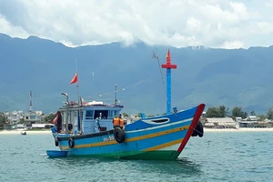 Phát hiện 9 người đi trên tàu cá ĐNa 90511 từ Đà Nẵng theo đường biển về Lăng Cô ​