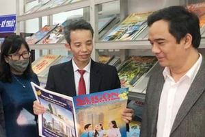Báo SGGP giới thiệu các ấn phẩm Báo Xuân tại Hội Báo Xuân Tân Sửu tỉnh Thừa Thiên - Huế